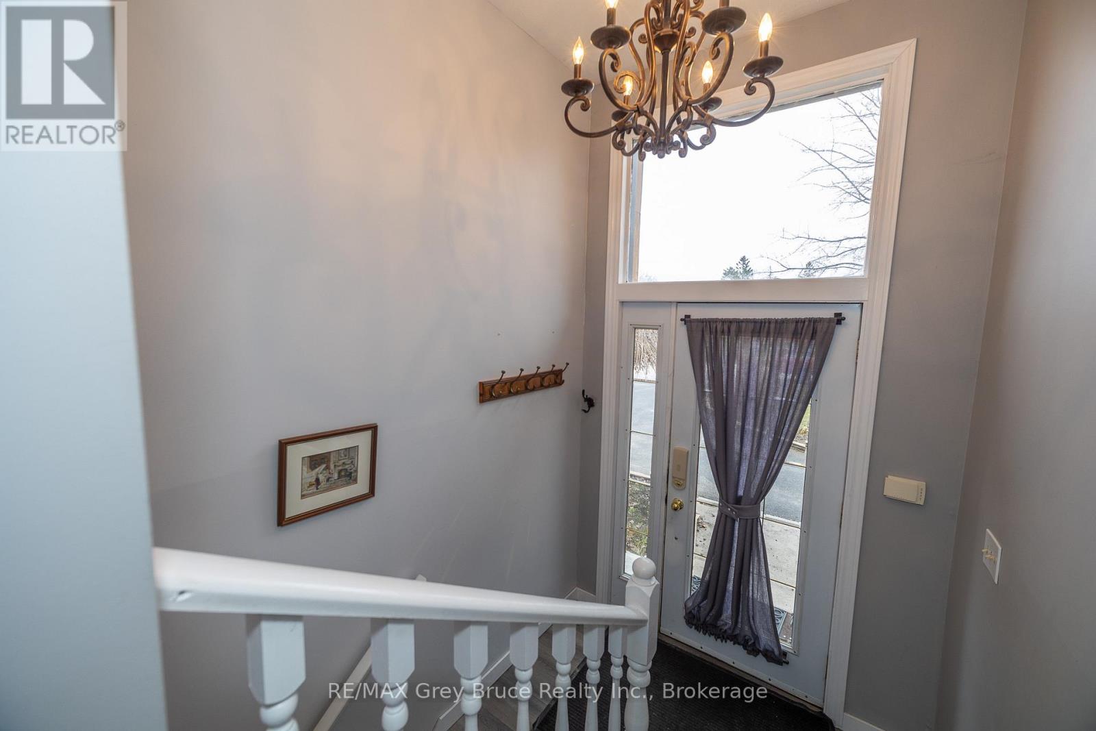 384 Urstadt Street, Georgian Bluffs, Ontario  N4K 6V5 - Photo 4 - X11917444