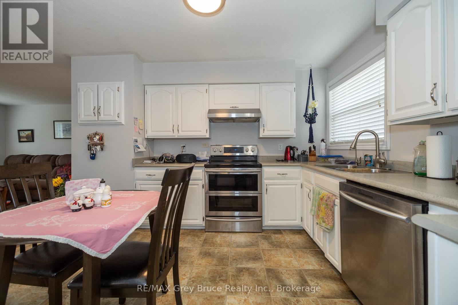 384 Urstadt Street, Georgian Bluffs, Ontario  N4K 6V5 - Photo 9 - X11917444