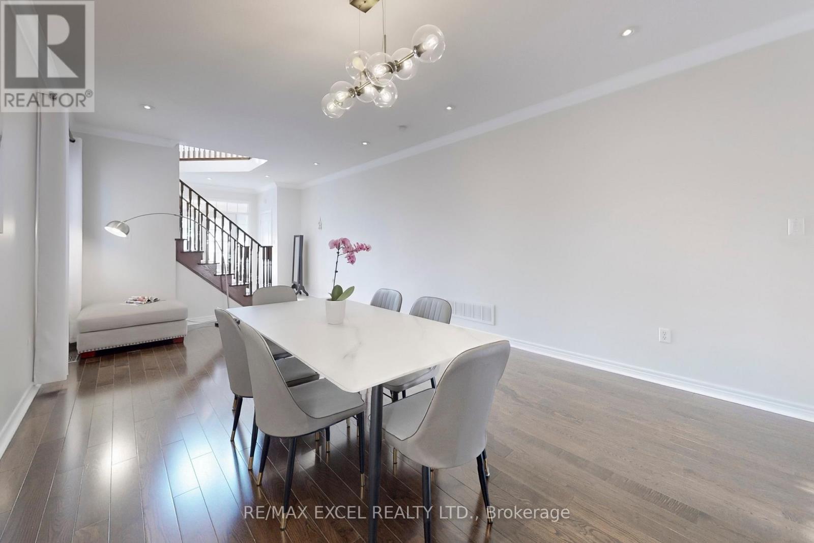 Property at 94 WAITE CRESCENT image 4
