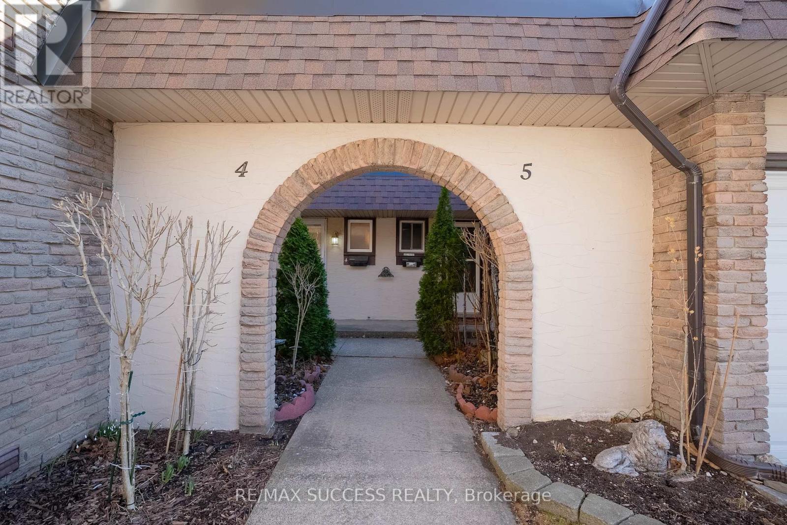 Property at 4 - 4230 MEADOWVALE DRIVE image 2