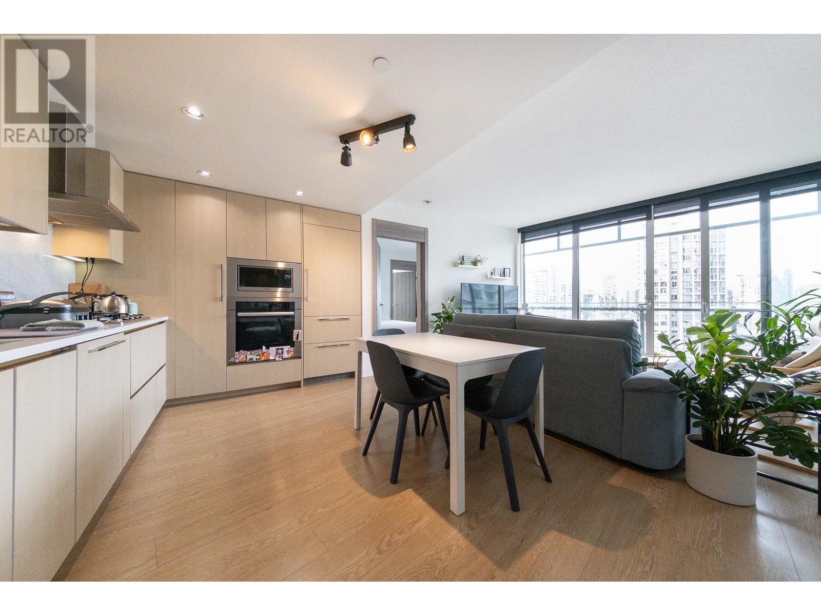 Property at 2001 89 NELSON STREET image 1