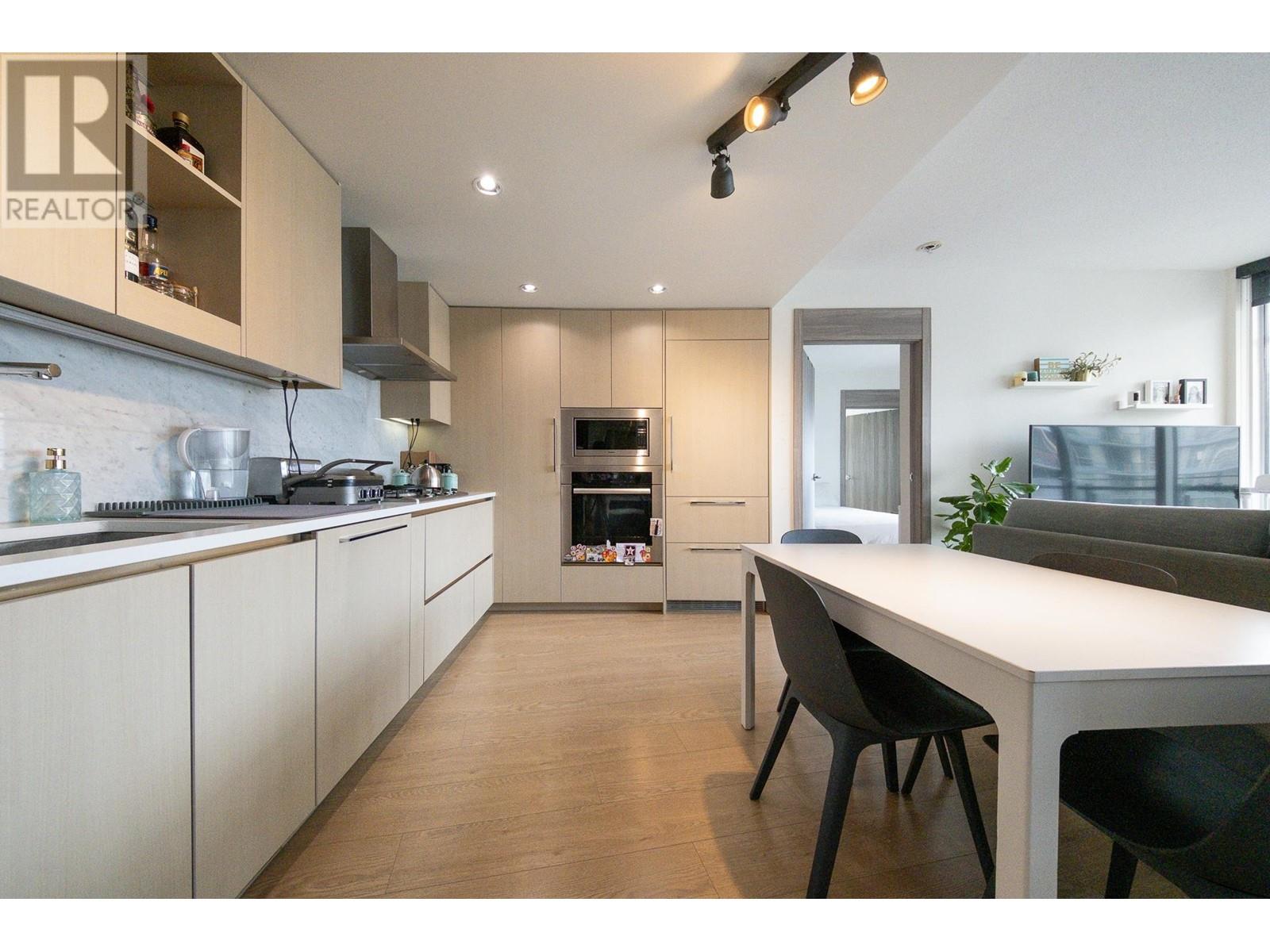 Property at 2001 89 NELSON STREET image 2