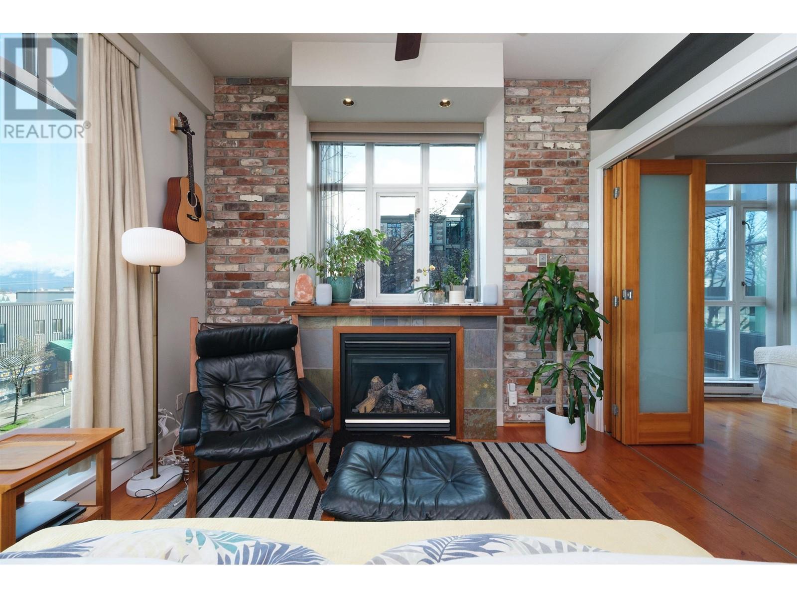210 2515 Ontario Street, Vancouver, British Columbia  V5T 4V4 - Photo 4 - R2981367