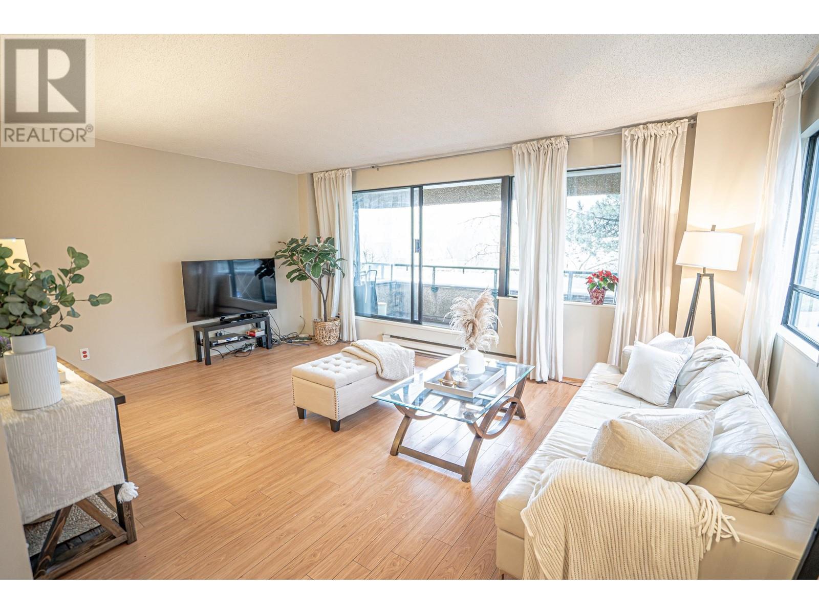 302 1026 Queens Avenue, New Westminster, British Columbia  V3M 6B2 - Photo 6 - R2981398