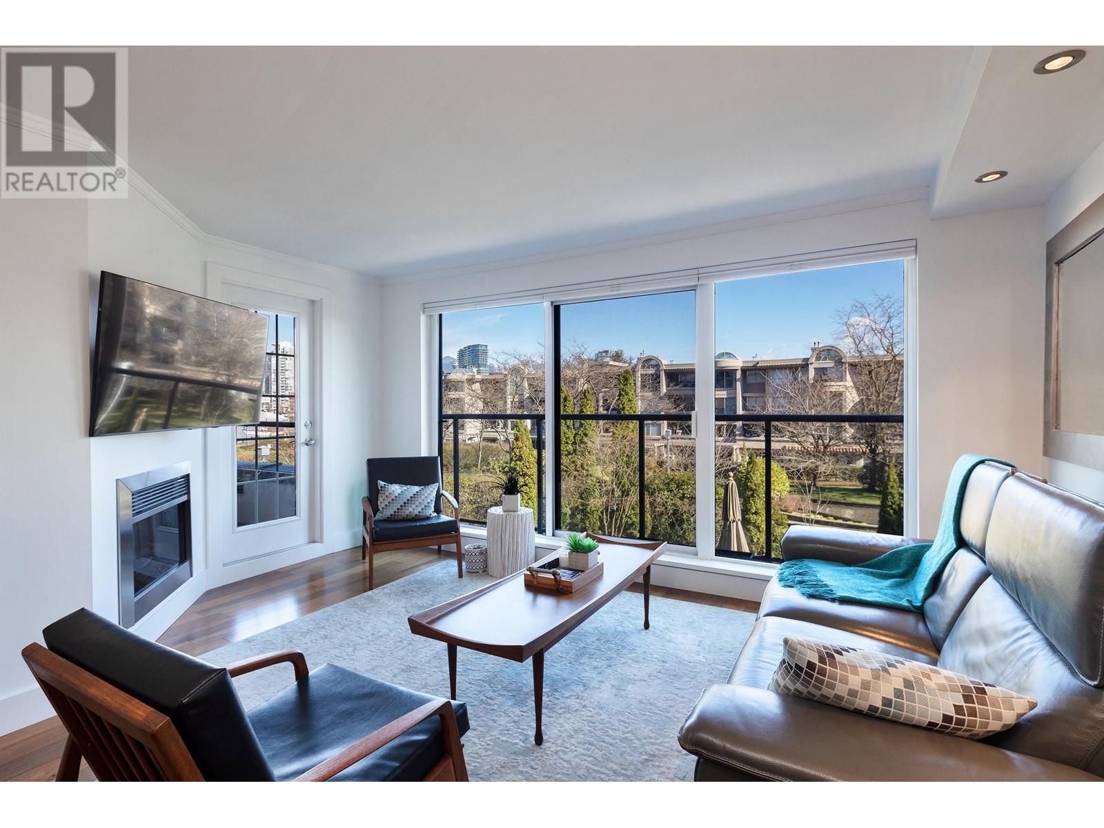 304 456 MOBERLY ROAD, vancouver, British Columbia