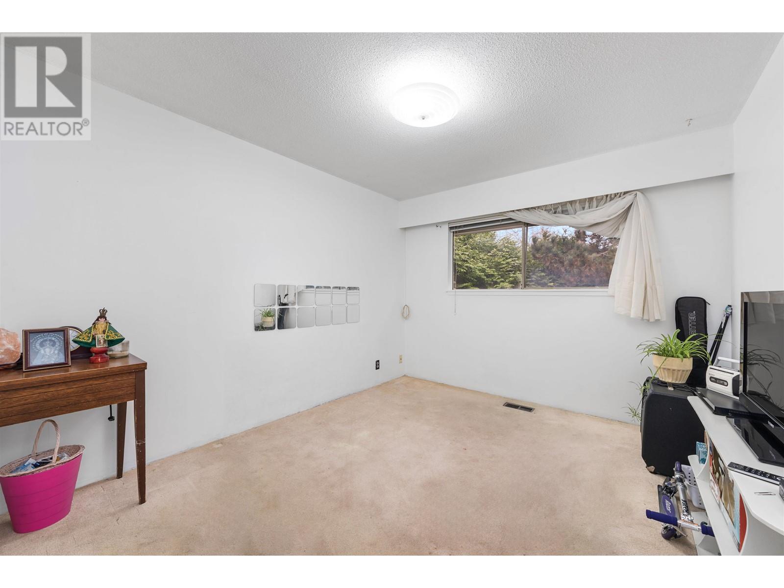 Property at 4785 46 AVENUE image 2
