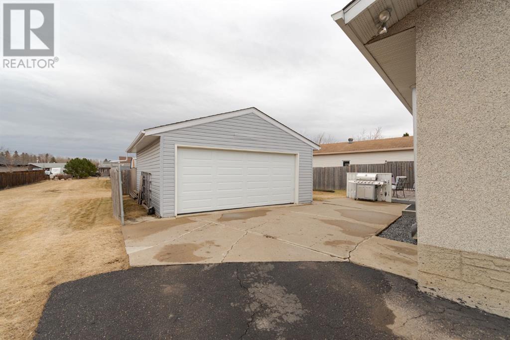 Property at 125 Silvertip Place image 2