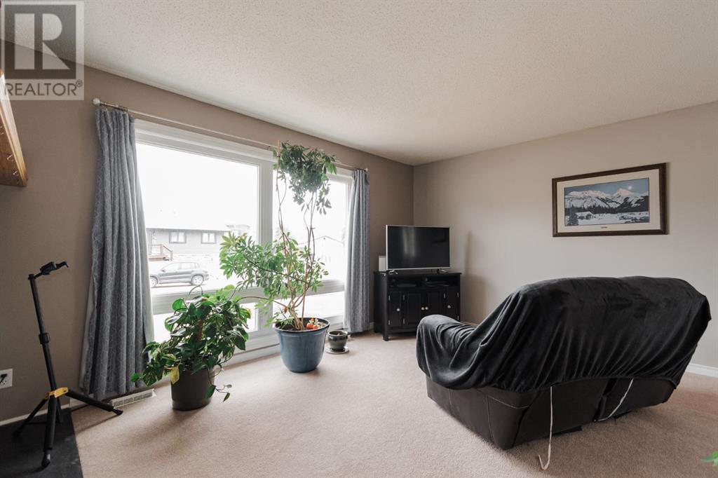 Property at 125 Silvertip Place image 4