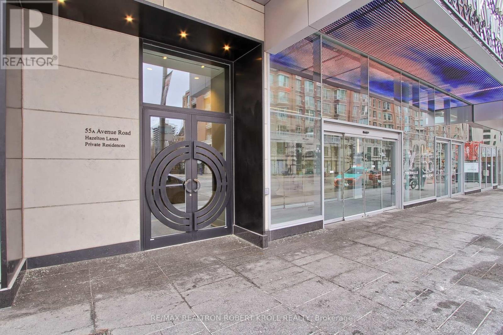 Property at 406 - 55A AVENUE ROAD image 2