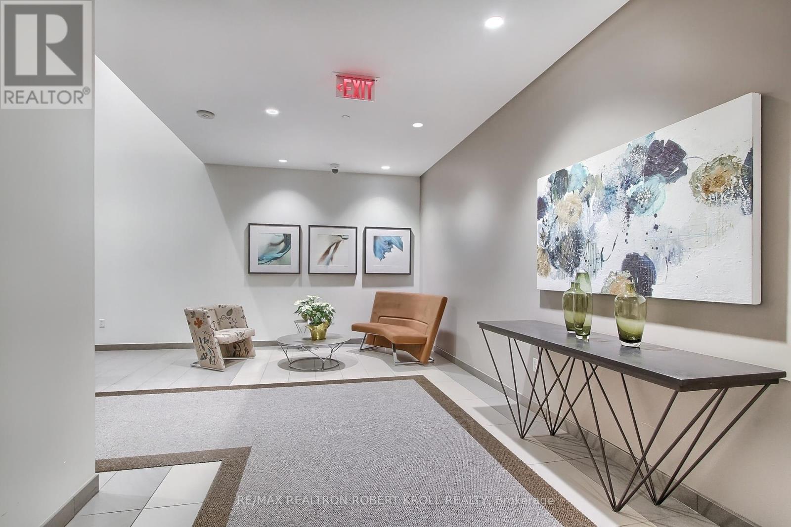 Property at 406 - 55A AVENUE ROAD image 4