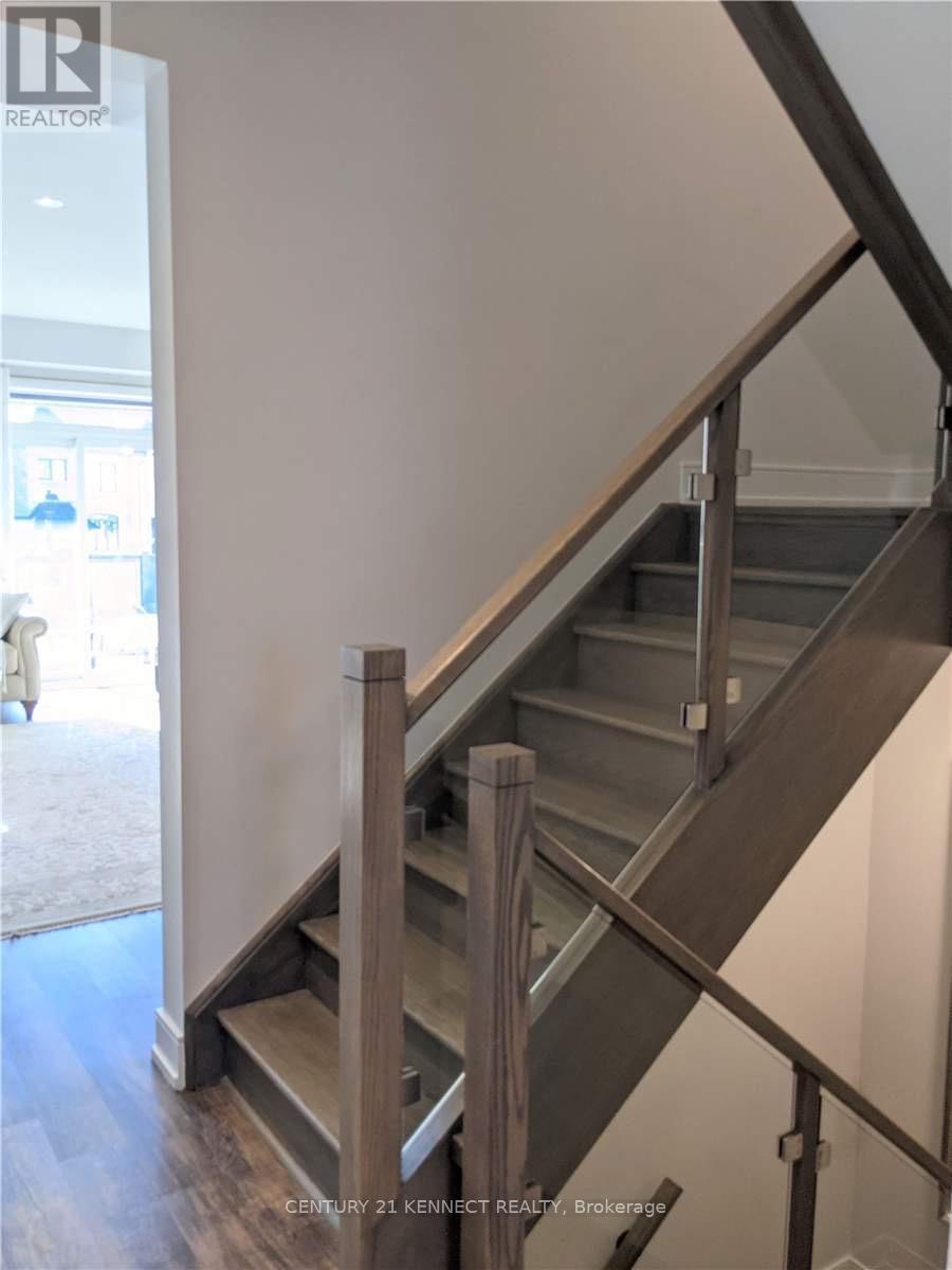 588 Rapids Lane, Mississauga, Ontario  L5G 0A9 - Photo 10 - W12039071