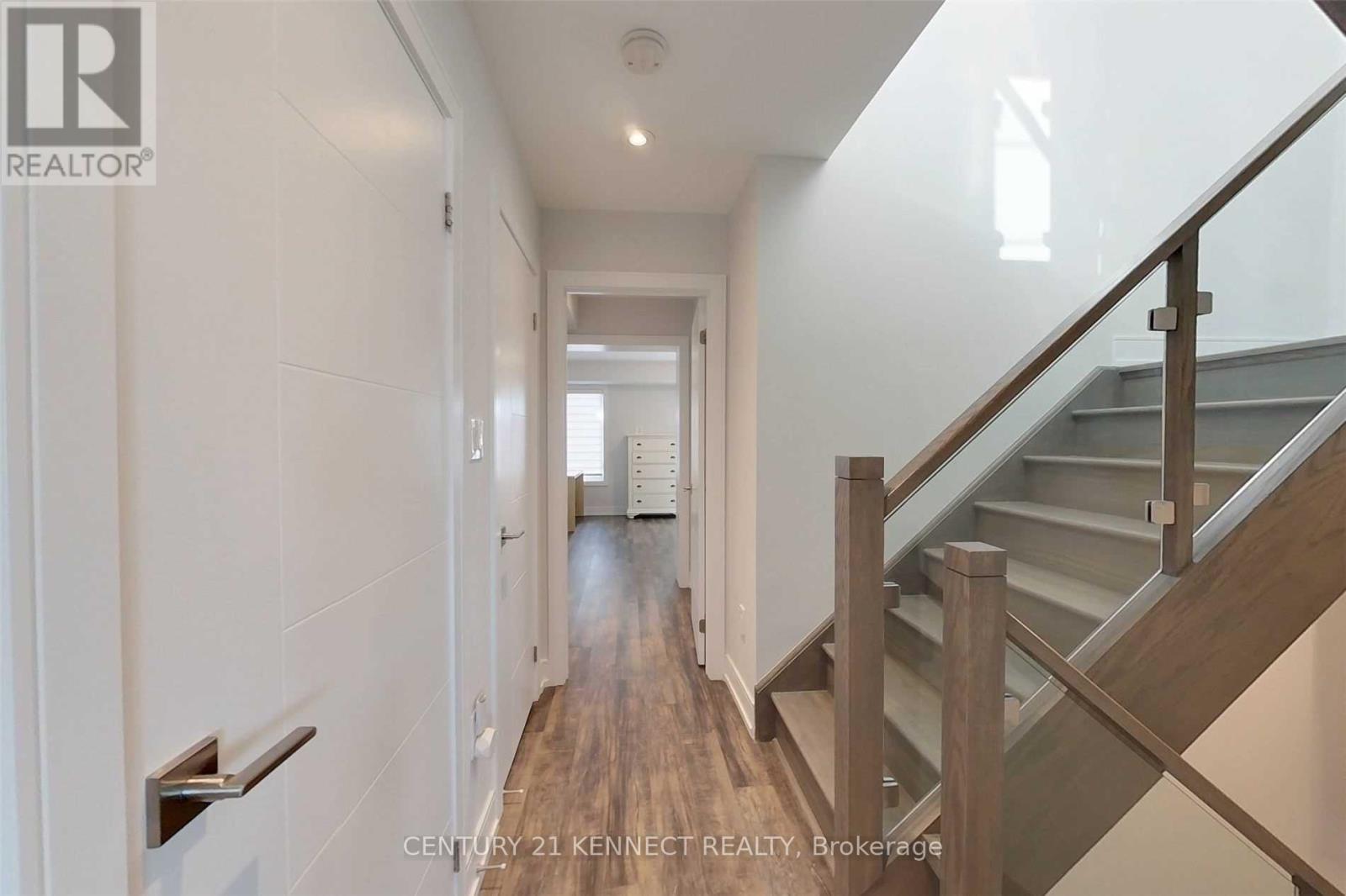 588 Rapids Lane, Mississauga, Ontario  L5G 0A9 - Photo 11 - W12039071