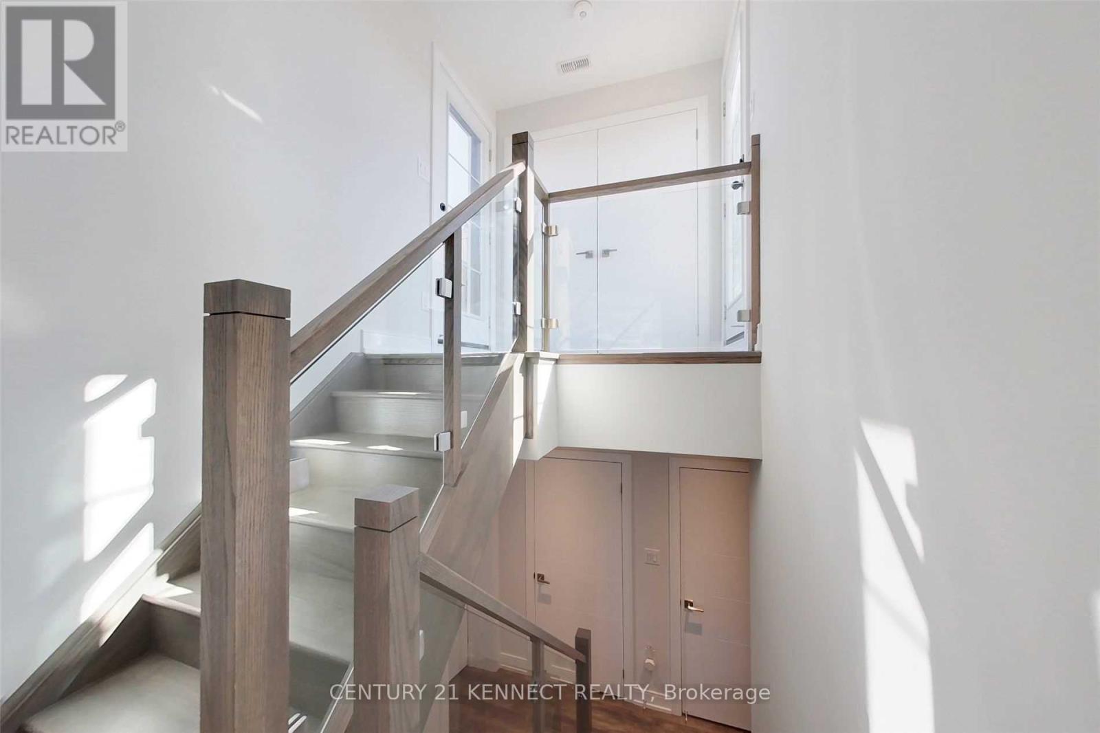 588 Rapids Lane, Mississauga, Ontario  L5G 0A9 - Photo 17 - W12039071