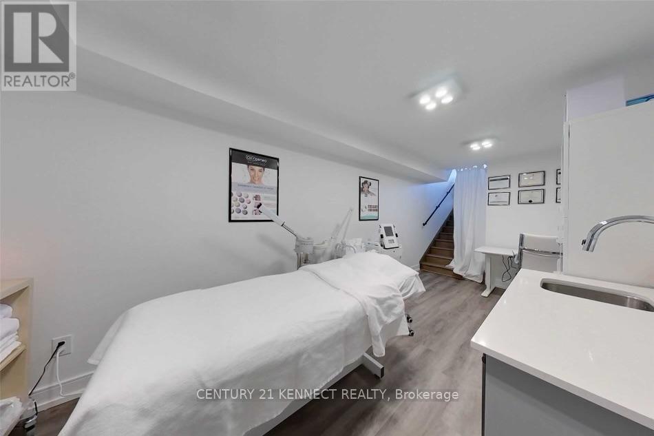 588 Rapids Lane, Mississauga, Ontario  L5G 0A9 - Photo 22 - W12039071