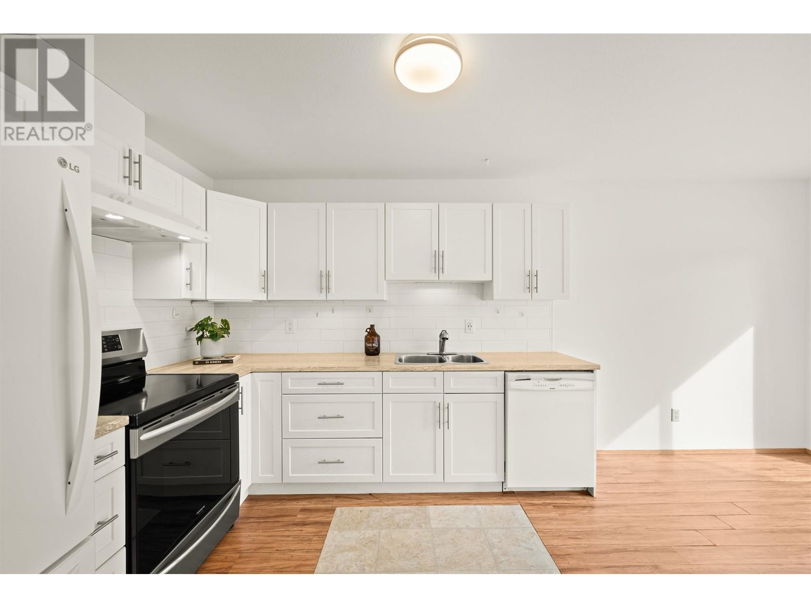 Property at 13 19249 HAMMOND ROAD image 2