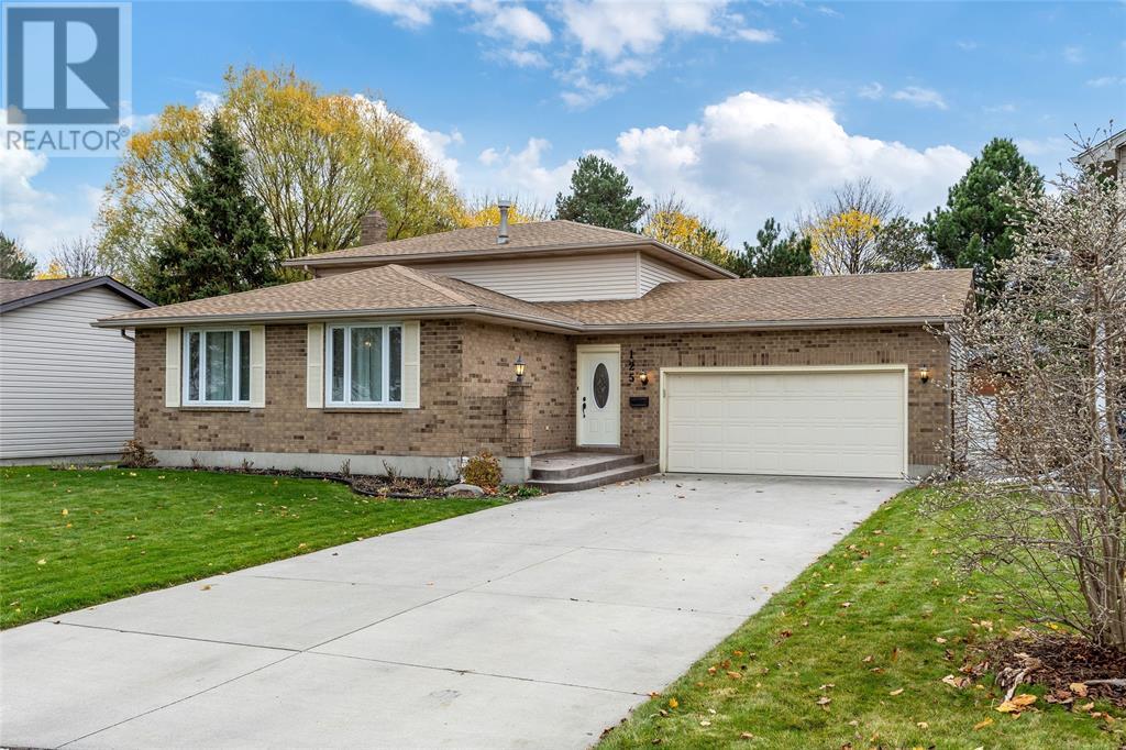 Property at 125 CONESTOGA DRIVE image 2