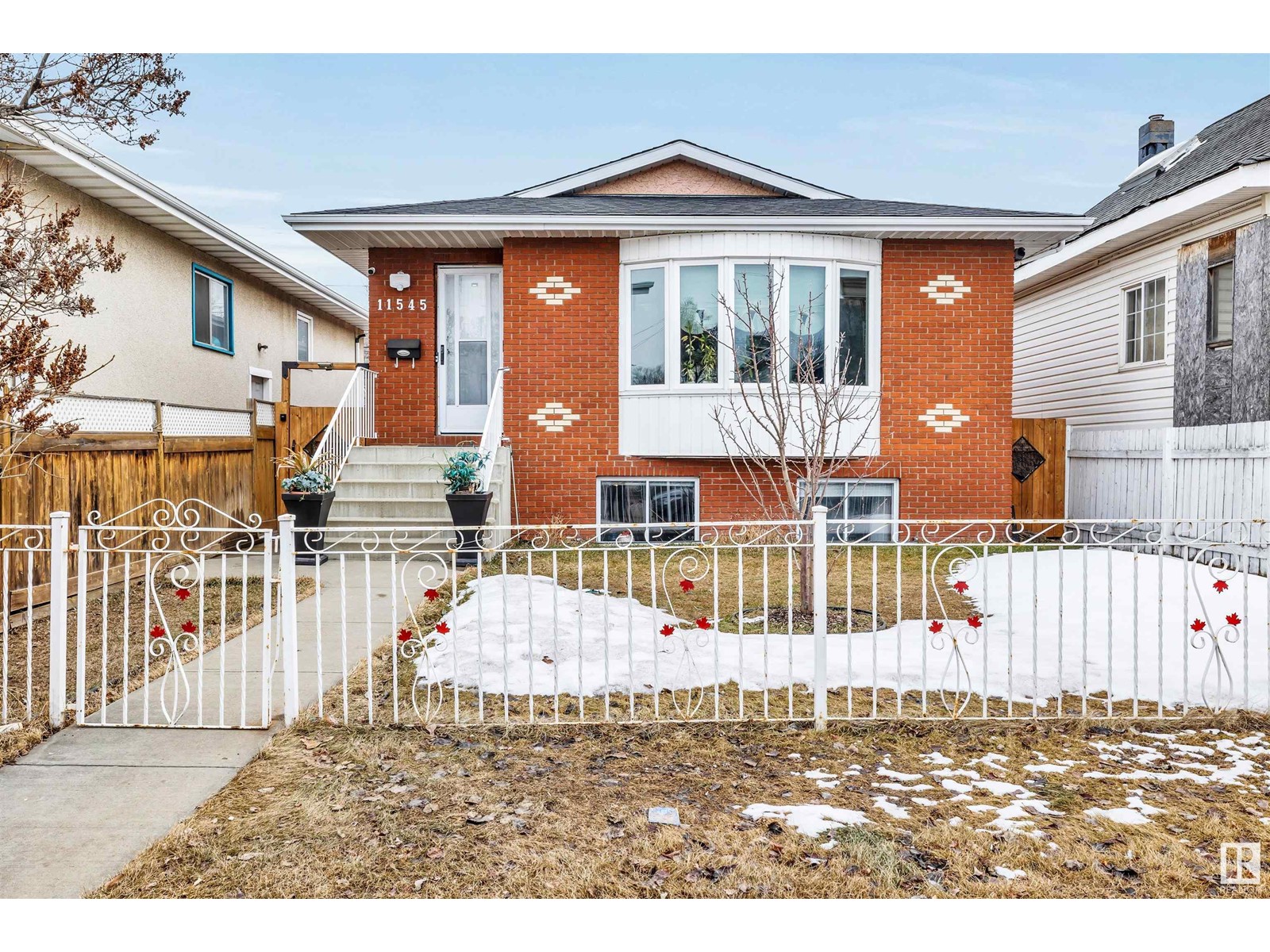 Property at 11545 95 ST NW image 1