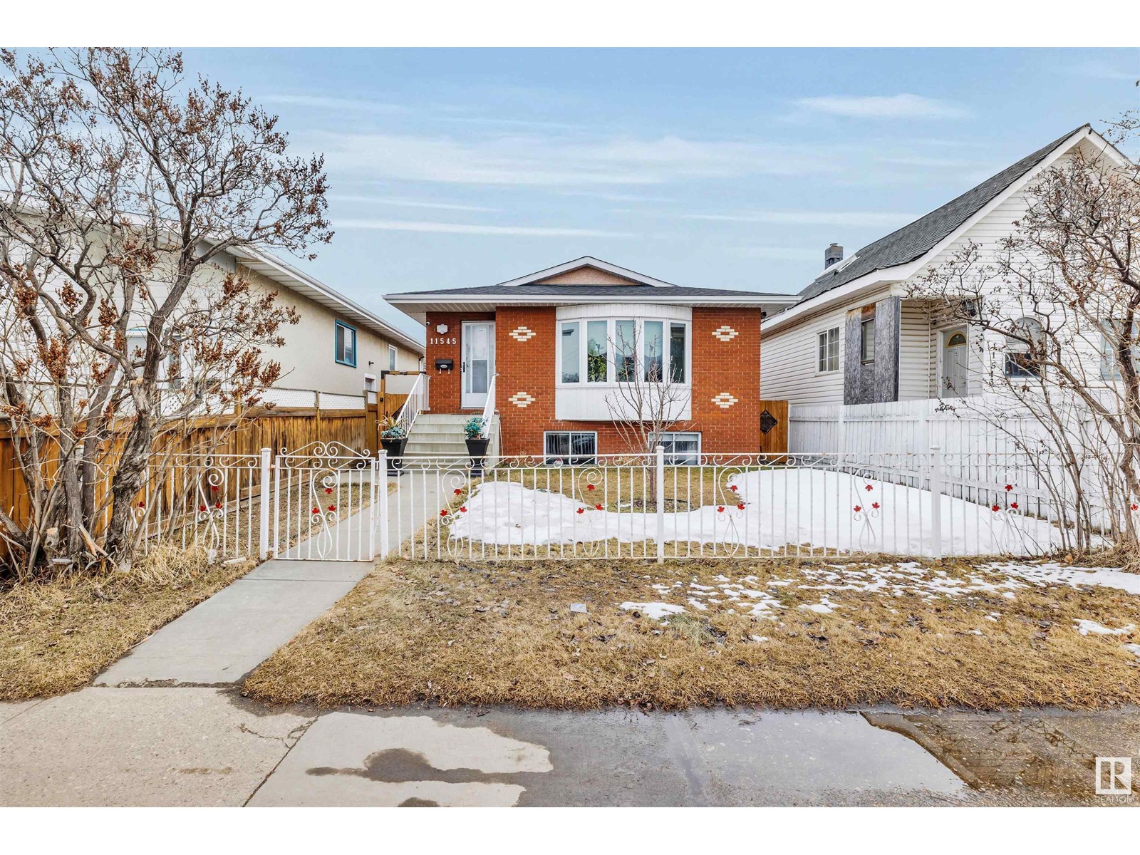 Property at 11545 95 ST NW image 2