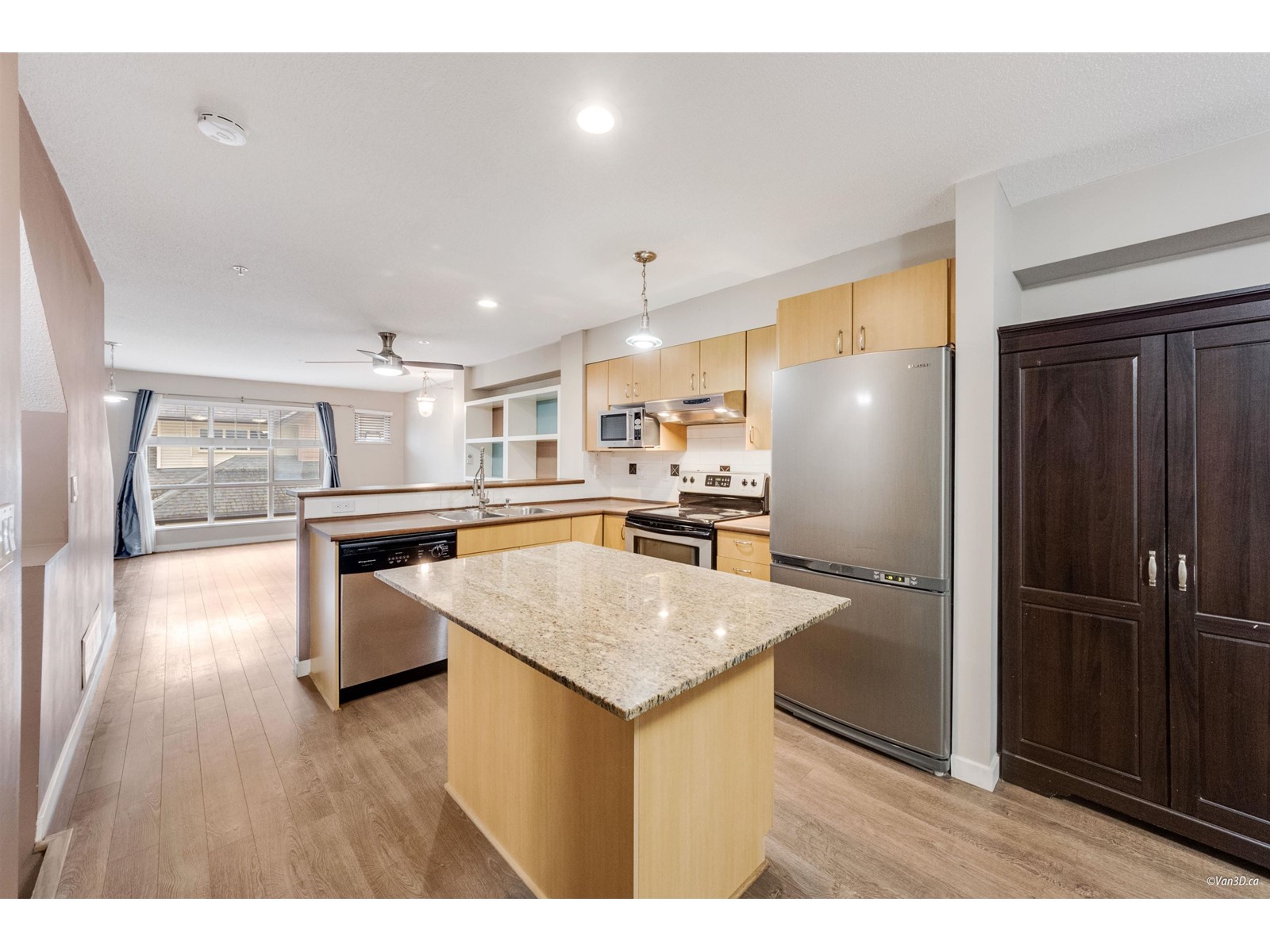 Property at 19 20350 68 AVENUE image 3