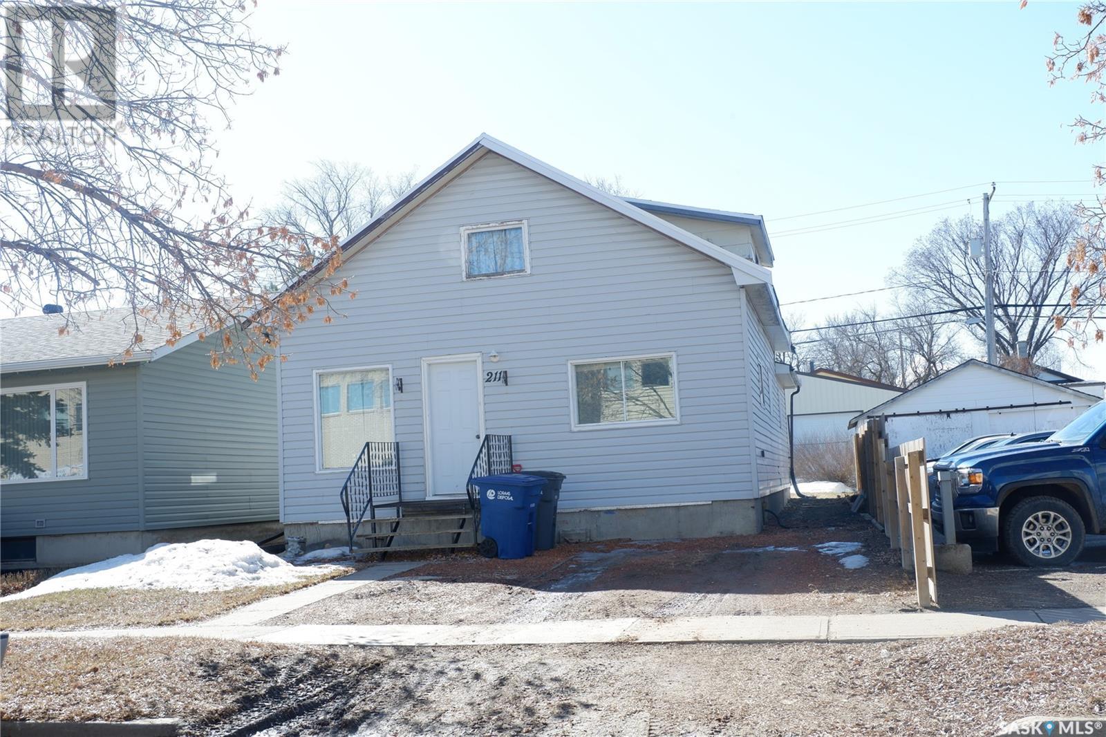 Property at 211 4th AVENUE W image 1