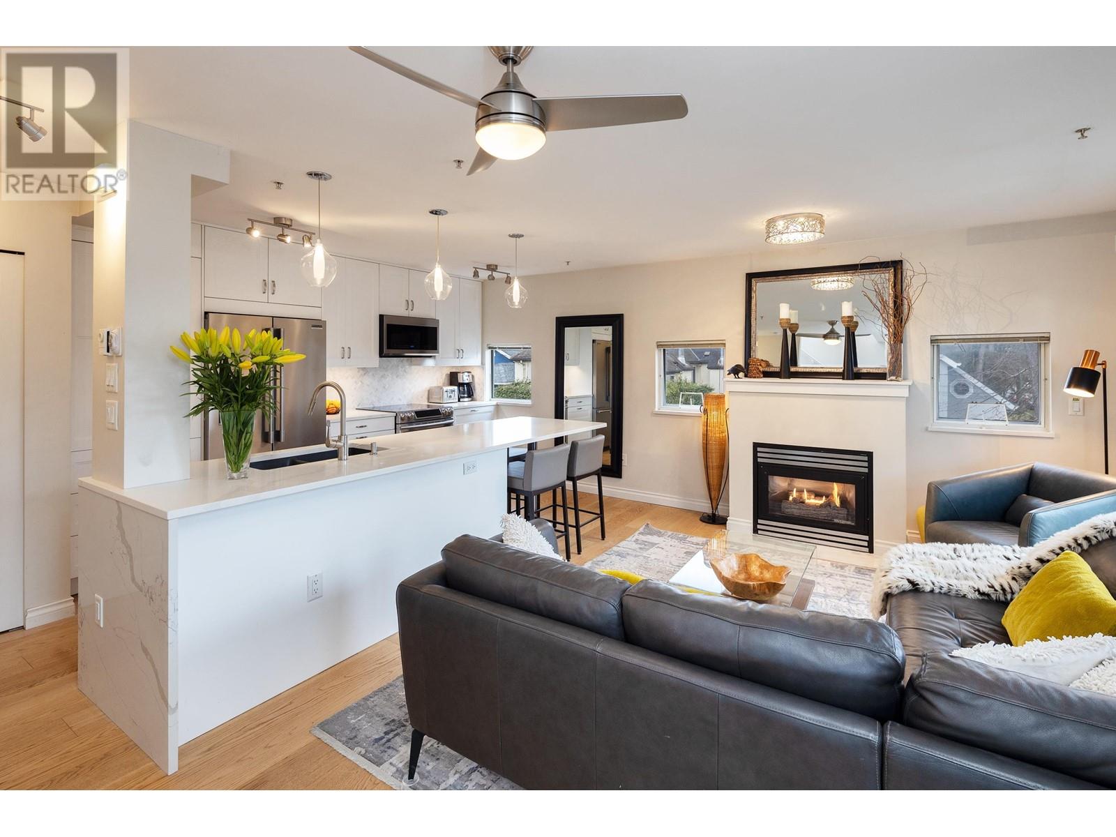2028 Trutch Street, Vancouver, British Columbia  V6K 4L5 - Photo 1 - R2981345