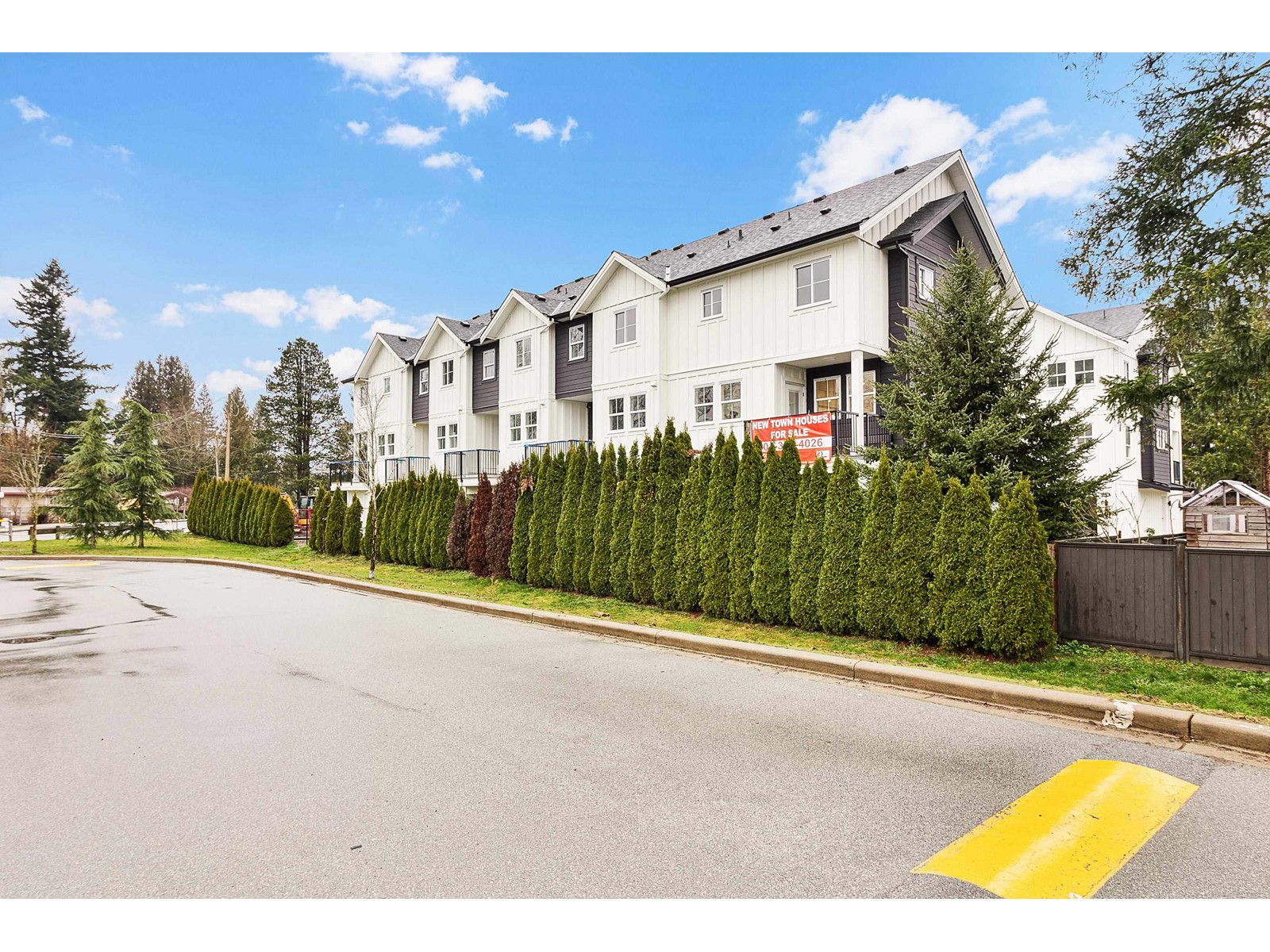 Property at 4 2360 CRESCENT WAY image 3