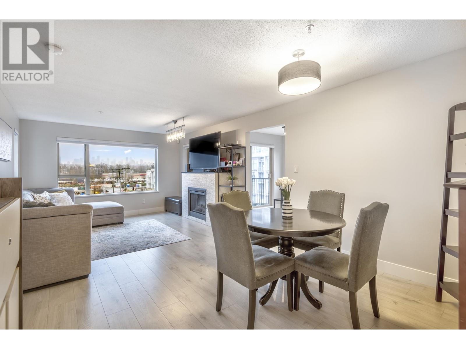 Listing Picture 9 of 29 : 305 4728 DAWSON STREET, Burnaby / 本拿比 - 魯藝地產 Yvonne Lu Group - MLS Medallion Club Member