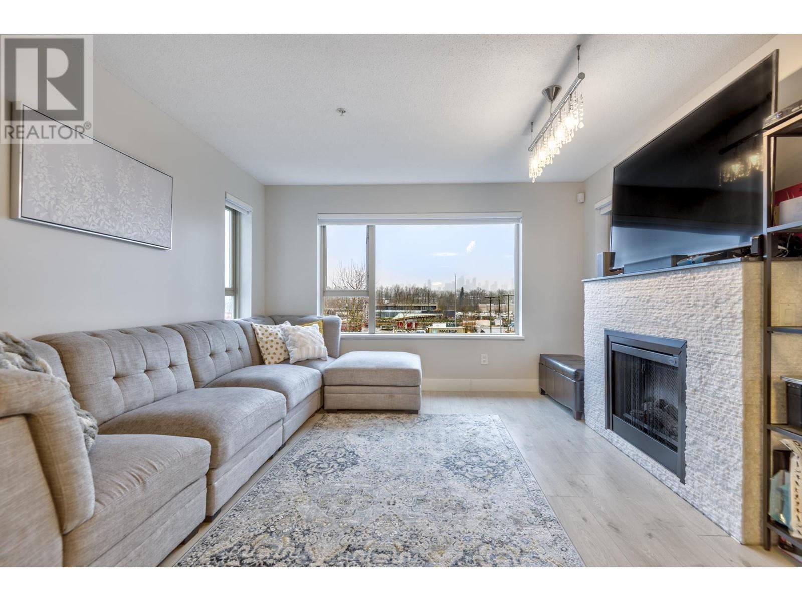 Listing Picture 12 of 29 : 305 4728 DAWSON STREET, Burnaby / 本拿比 - 魯藝地產 Yvonne Lu Group - MLS Medallion Club Member