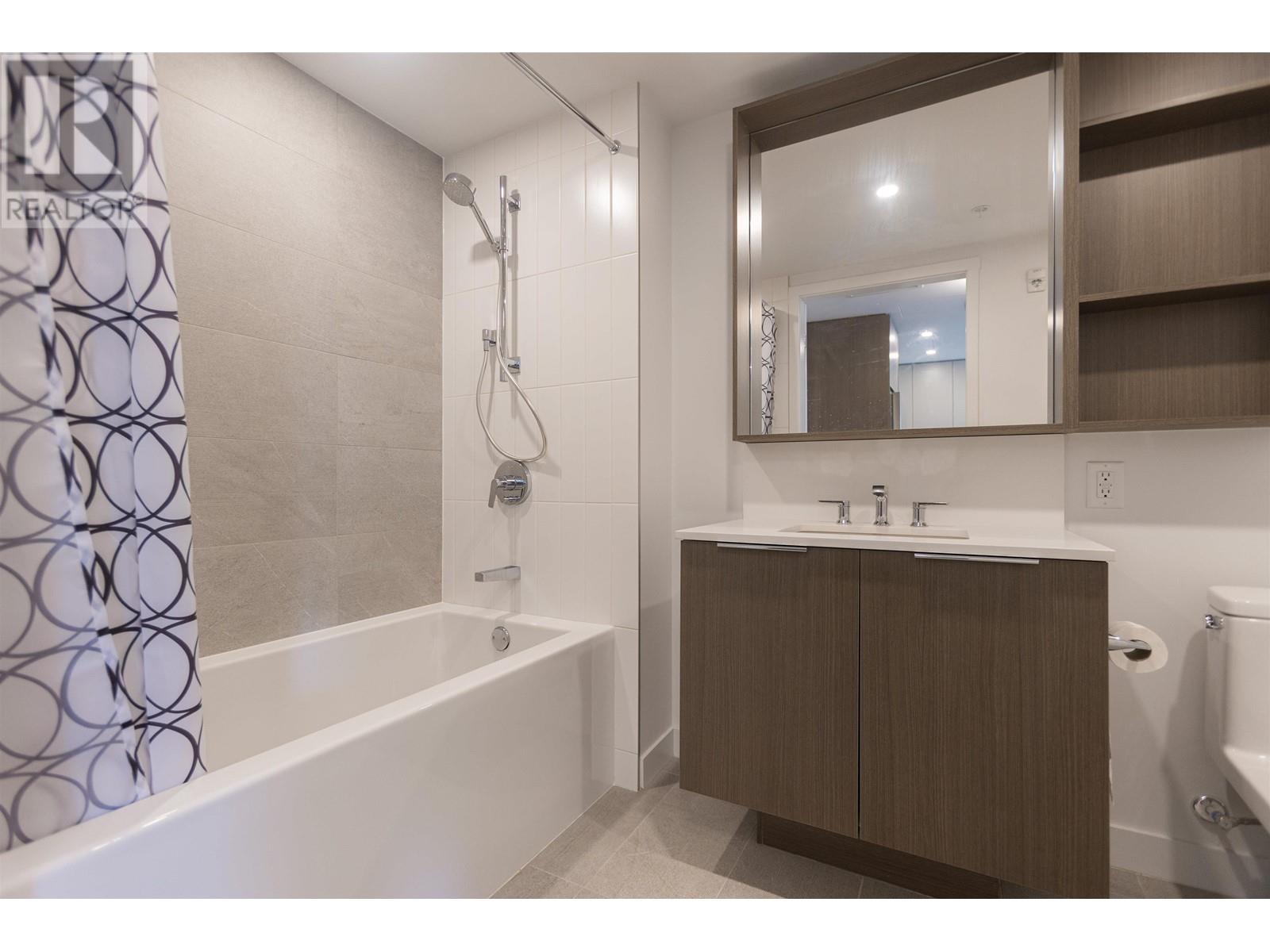 402 645 Como Lake Avenue, Coquitlam, British Columbia  V3J 0N9 - Photo 11 - R2981439