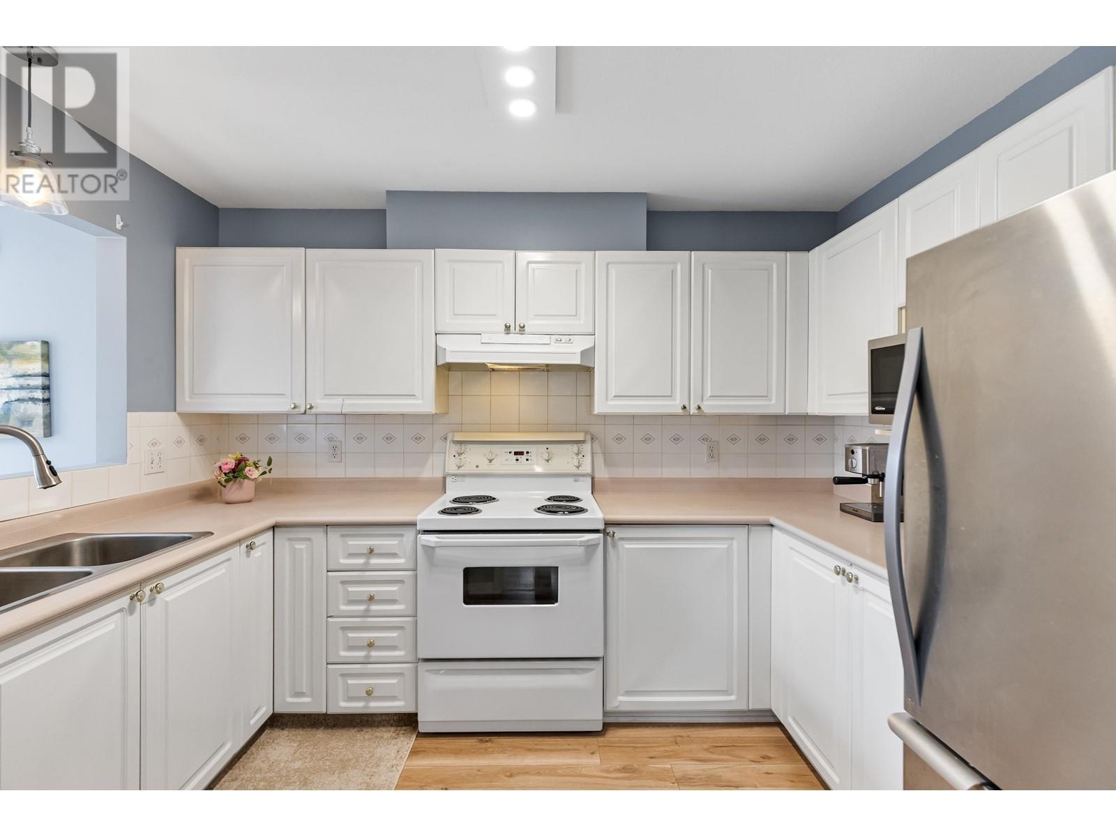 Property at 17 11229 232 STREET image 3