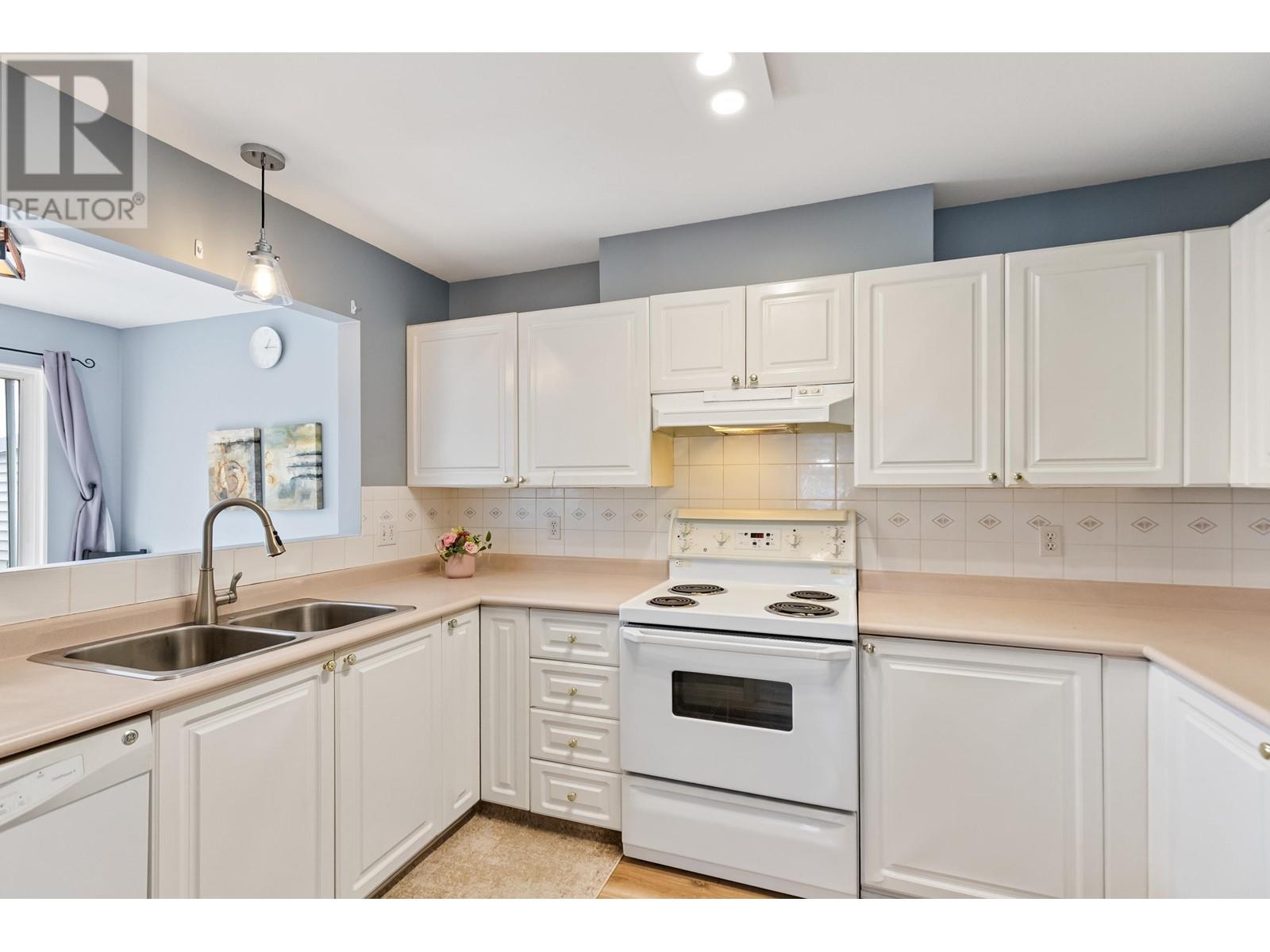 Property at 17 11229 232 STREET image 4