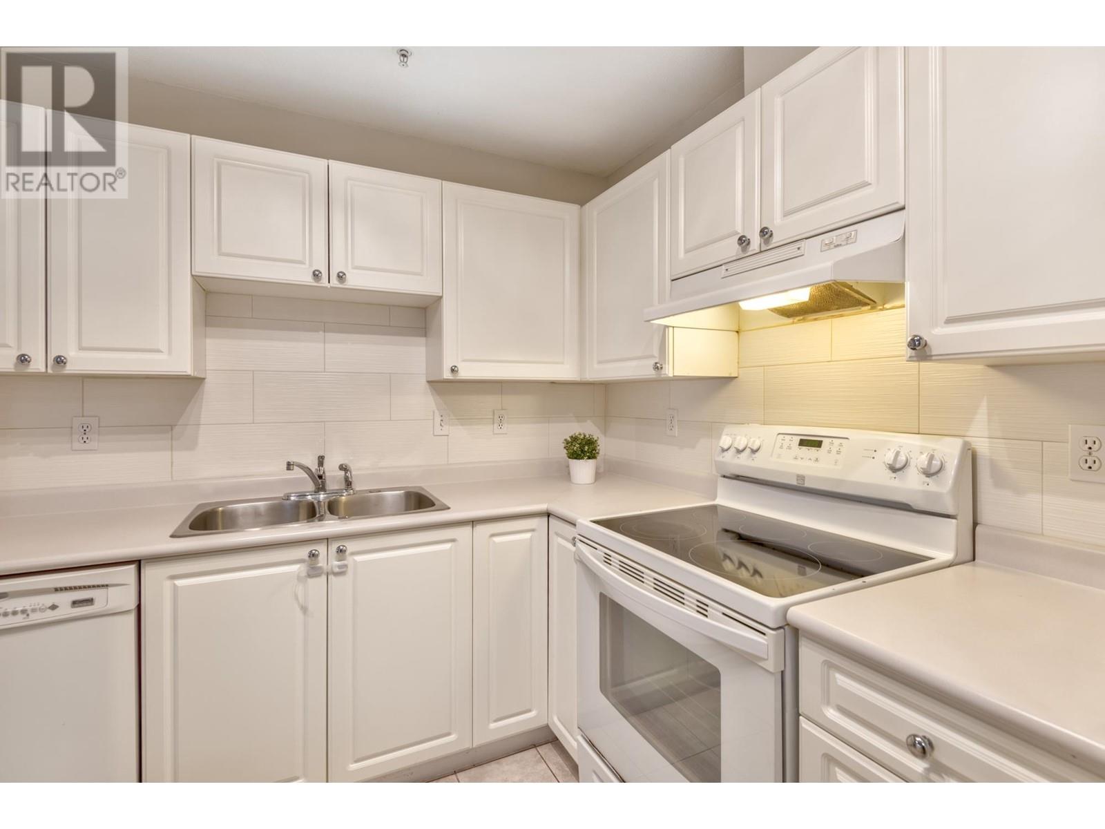 312 519 Twelfth Street, New Westminster, British Columbia  V3M 6V9 - Photo 5 - R2975770