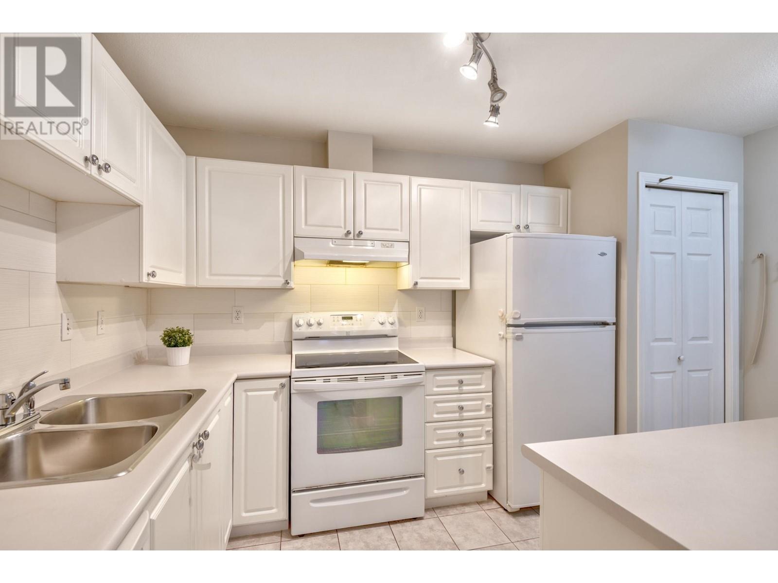 312 519 Twelfth Street, New Westminster, British Columbia  V3M 6V9 - Photo 4 - R2975770