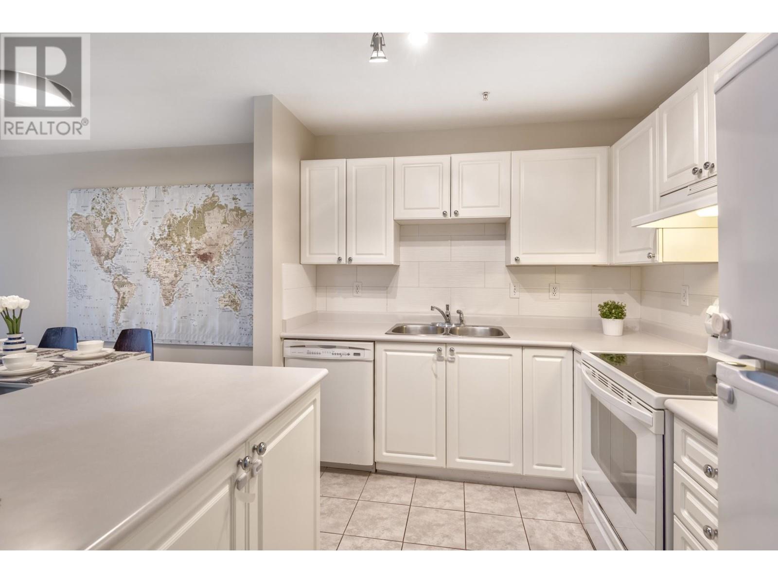 312 519 Twelfth Street, New Westminster, British Columbia  V3M 6V9 - Photo 3 - R2975770