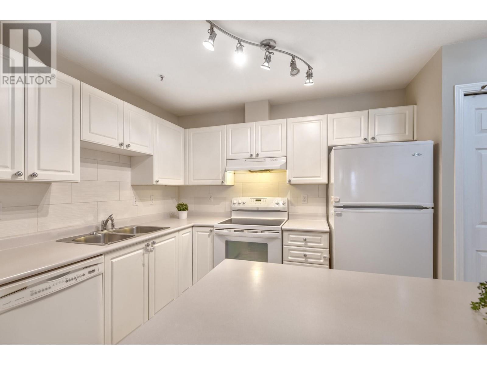 312 519 Twelfth Street, New Westminster, British Columbia  V3M 6V9 - Photo 6 - R2975770