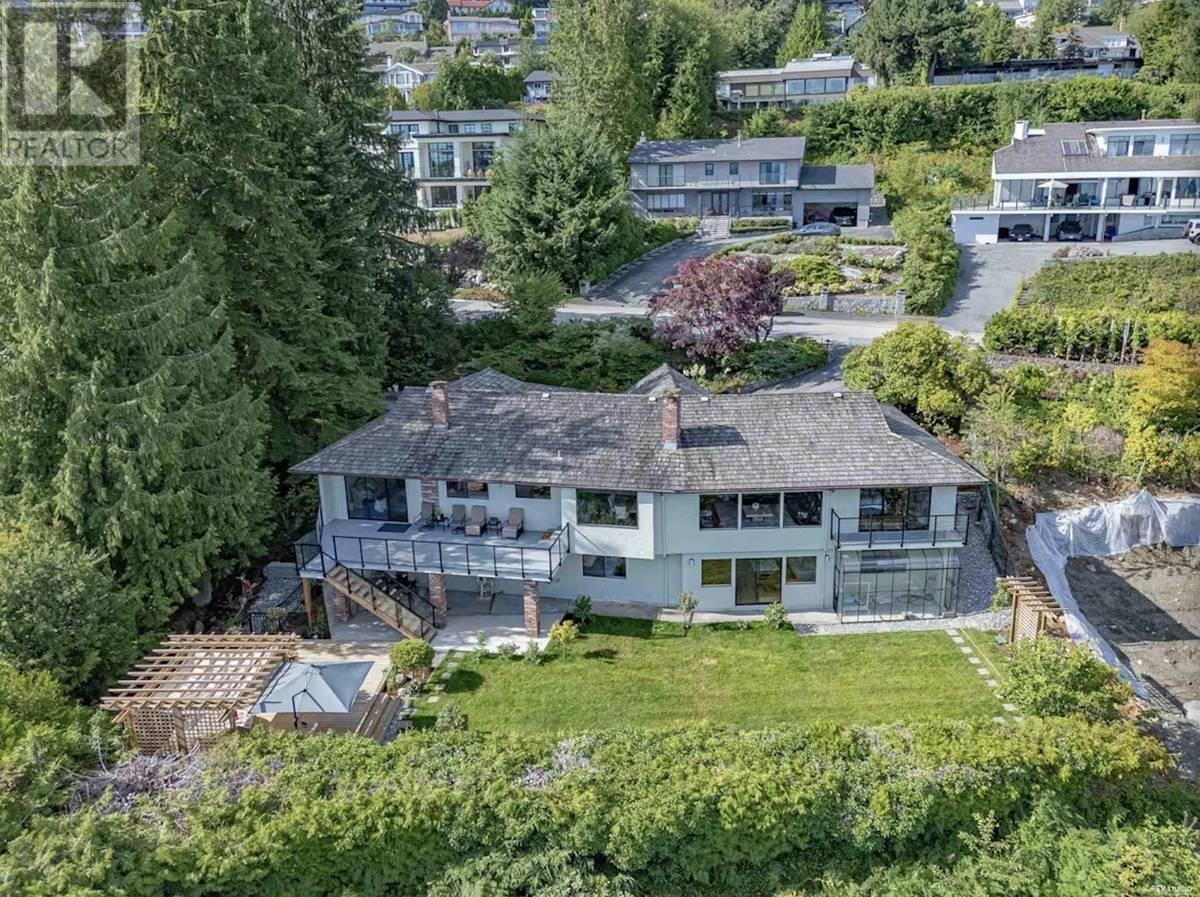 14xx Bramwell Road, West Vancouver, British Columbia  V7S 2N9 - Photo 1 - R2981496