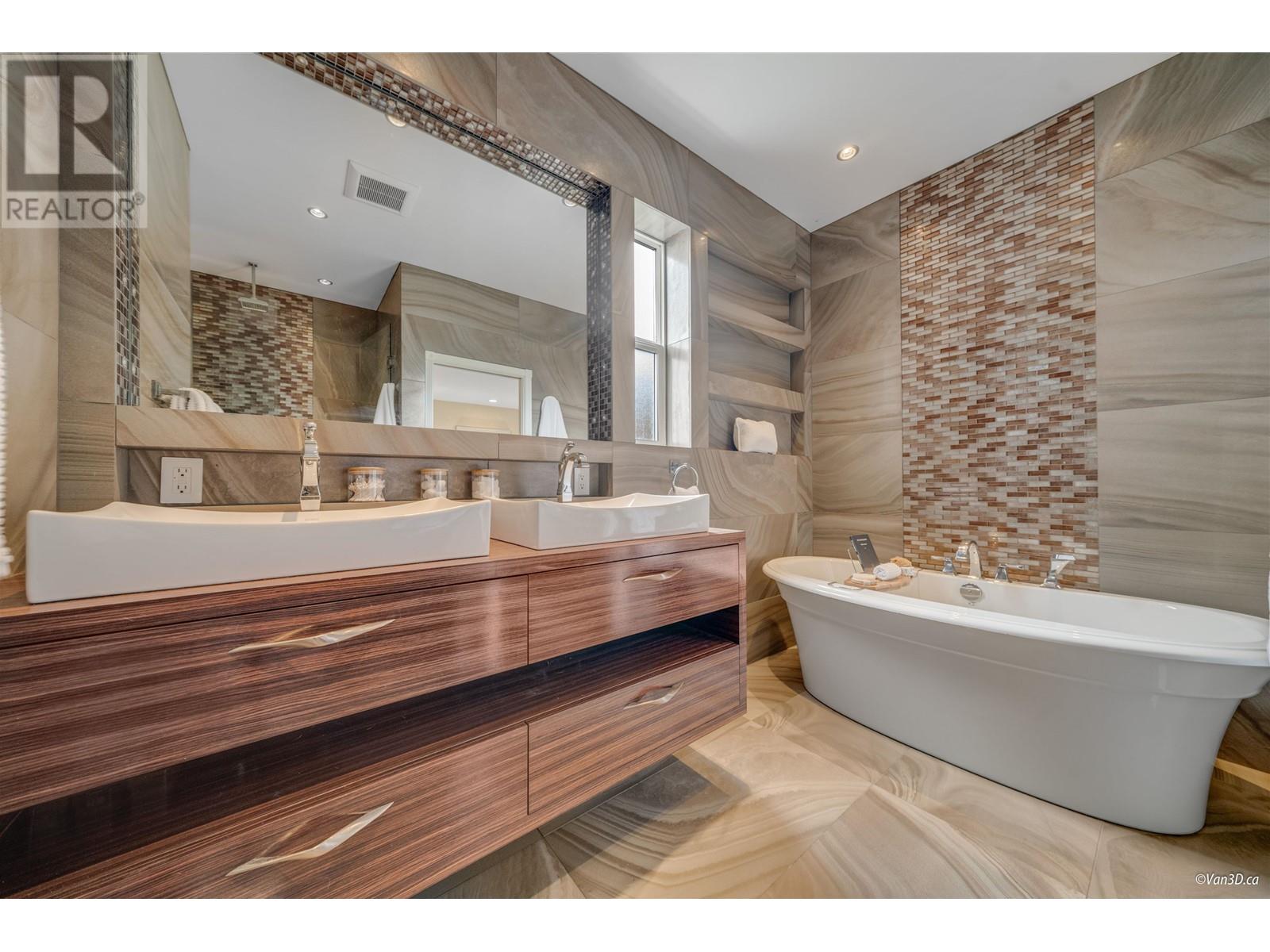 1165 Deep Cove Road, North Vancouver, British Columbia  V7G 1S4 - Photo 11 - R2981461