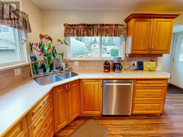 Property at 5424 SAANICH AVE image 3
