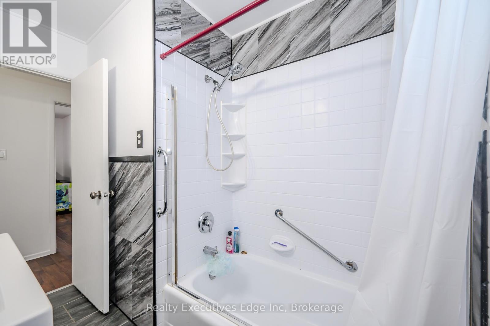 66 Rosewood Avenue, Guelph, Ontario  N1H 6A1 - Photo 13 - X12039182