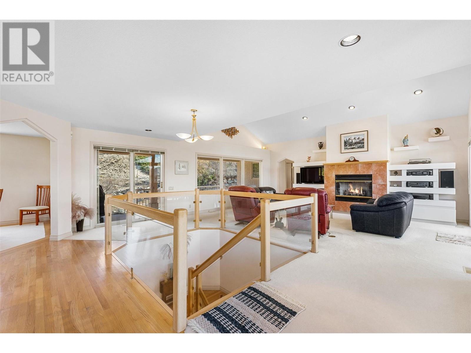 Property at 307 Sandpiper Court image 3