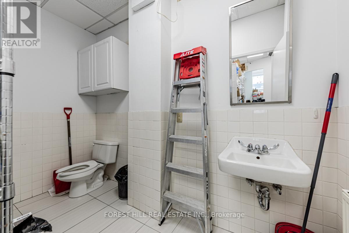 1398 Yonge Street, Toronto, Ontario  M4T 1Y5 - Photo 8 - C12039155