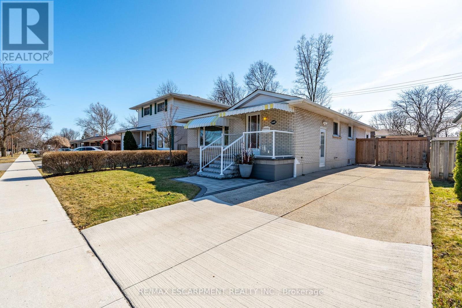 Property at 648 THORNWOOD AVENUE image 2