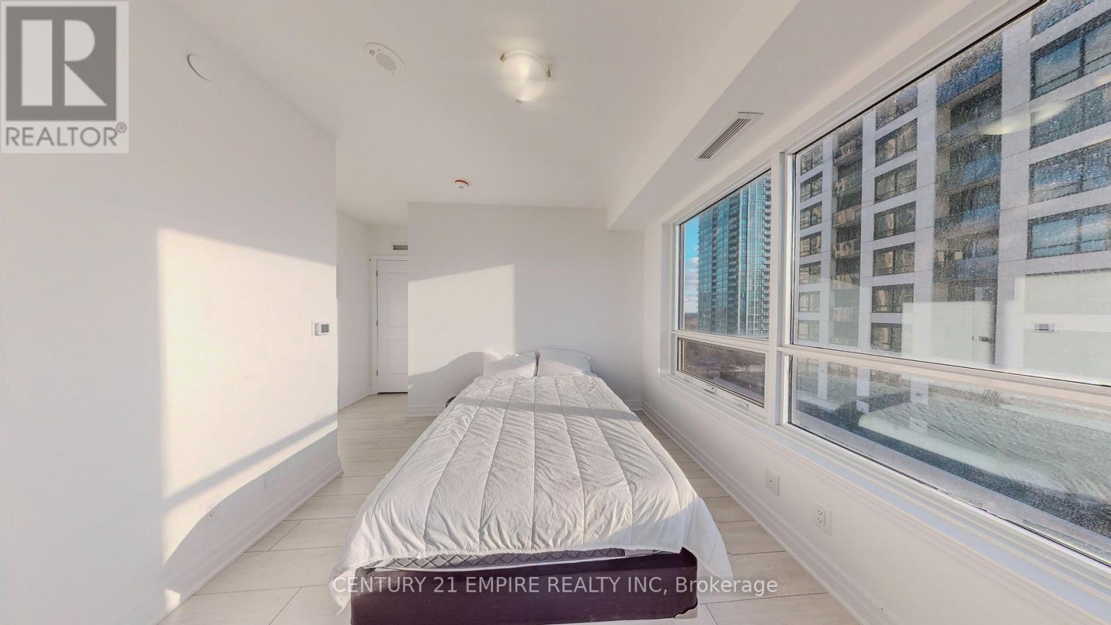 610 - 30 Elm Drive, Mississauga, Ontario  L5B 0N6 - Photo 10 - W12039181