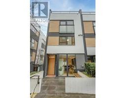 121 649 E 3RD STREET, North Vancouver, British Columbia