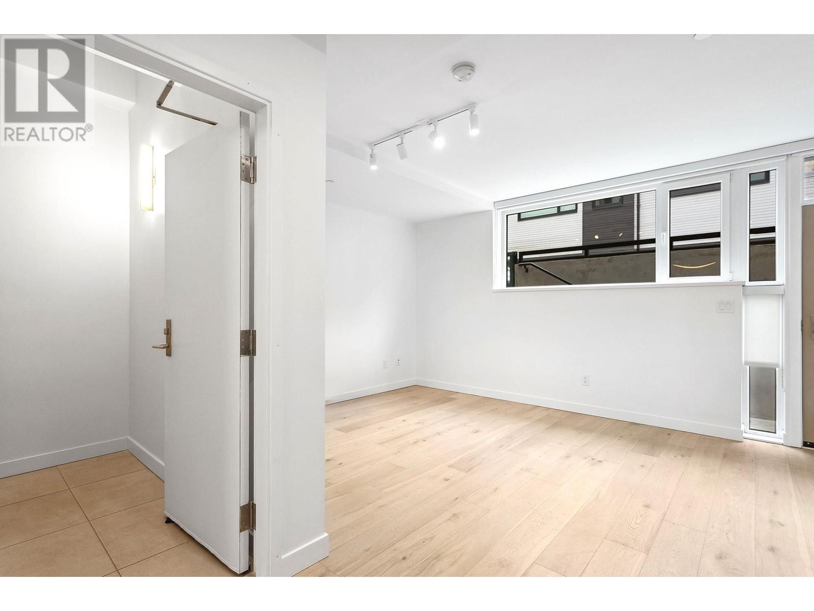 121 649 E 3rd Street, North Vancouver, British Columbia  V7L 1G6 - Photo 33 - R2980496