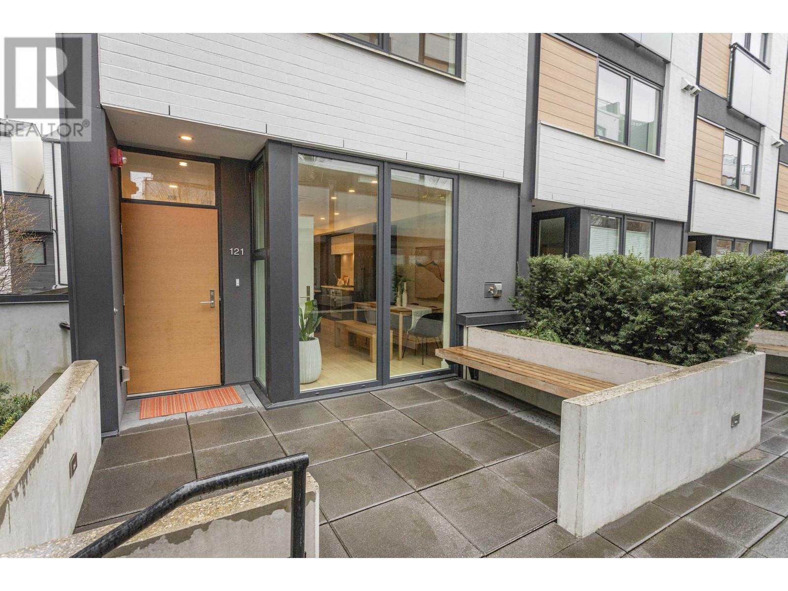 Property at 121 649 E 3RD STREET image 3