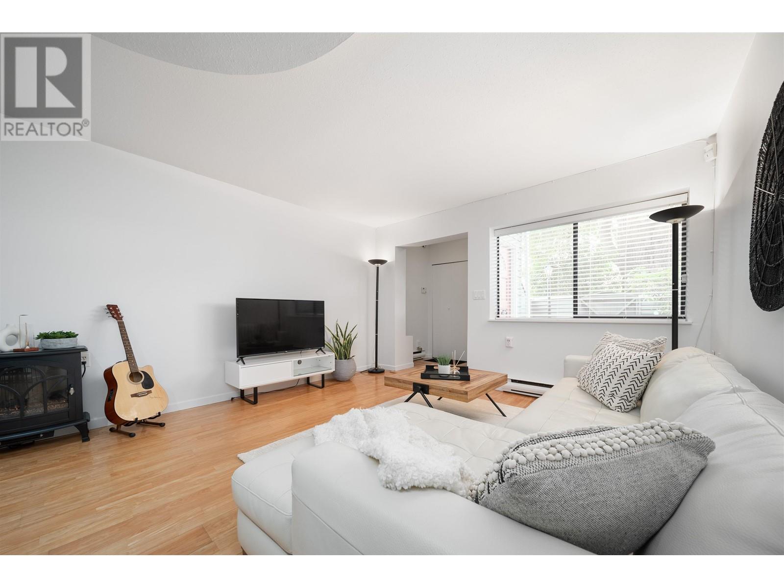 3542 Point Grey Road, Vancouver, British Columbia  V6R 1A8 - Photo 2 - R2981508