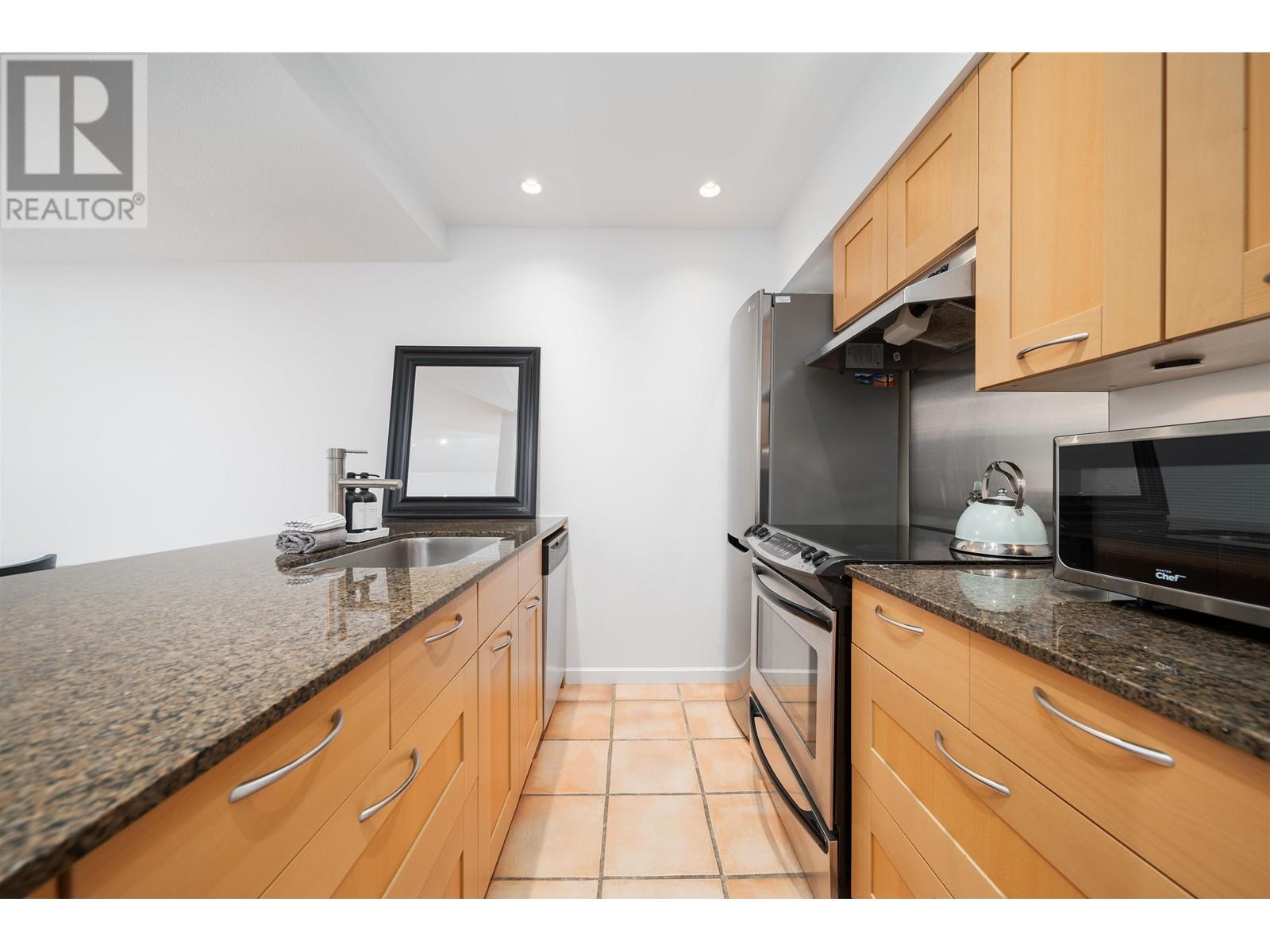 3542 Point Grey Road, Vancouver, British Columbia  V6R 1A8 - Photo 3 - R2981508