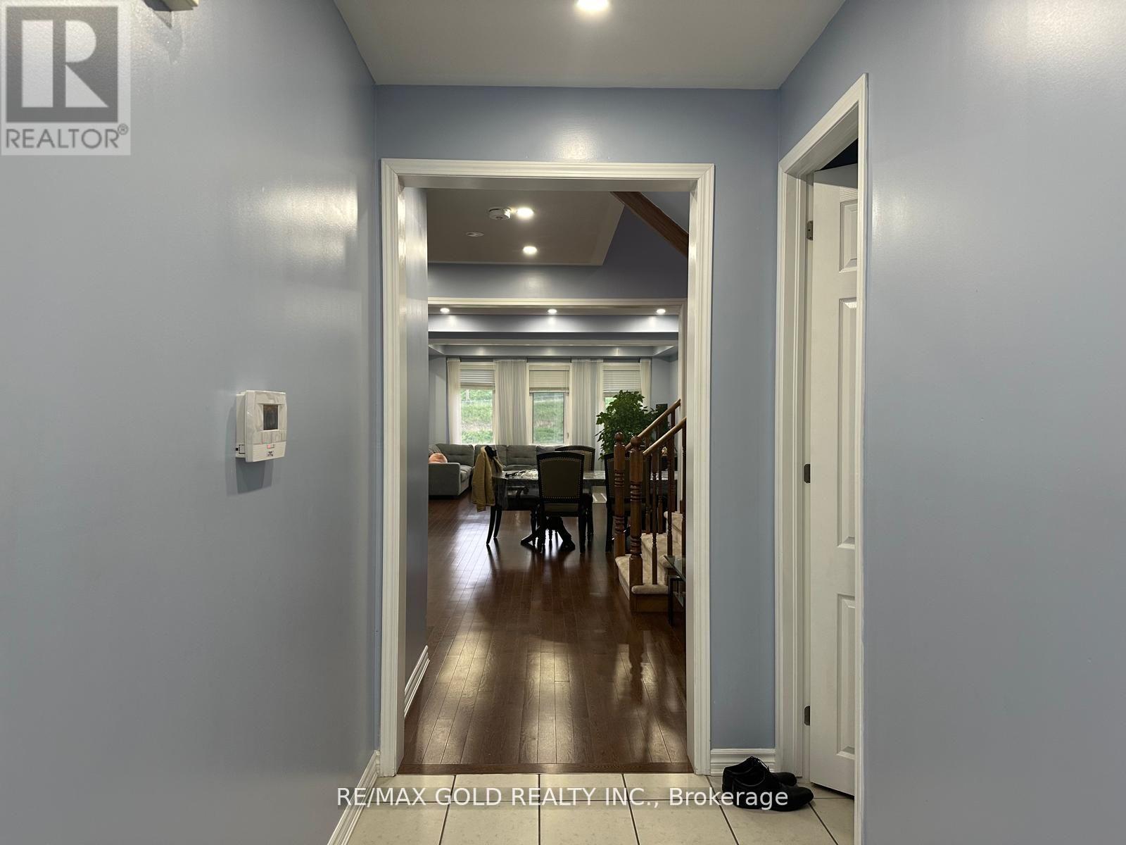 Property at 95 WANNAMAKER CRESCENT image 5