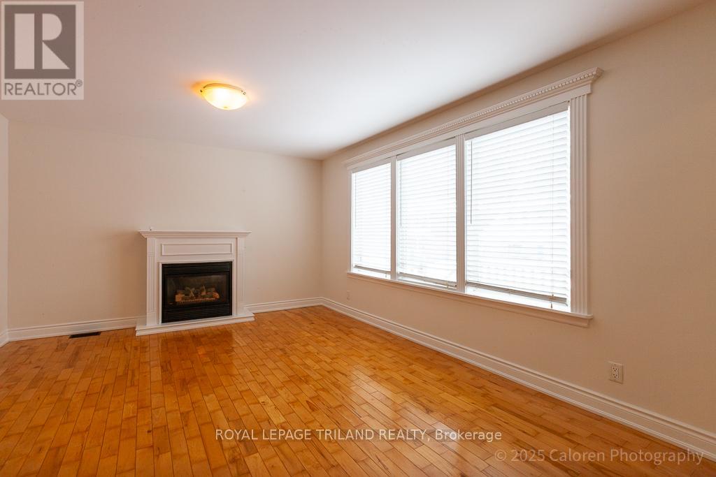 Property at 253 RIVERSIDE DRIVE image 4